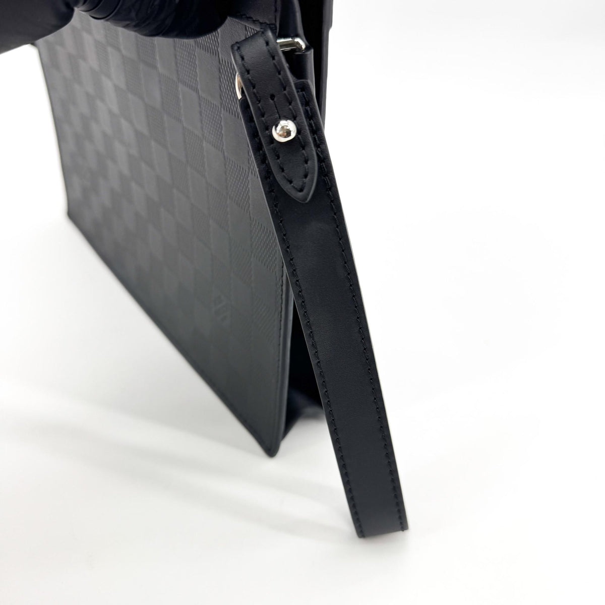 Louis Vuitton Damier Infini Standing Clutch