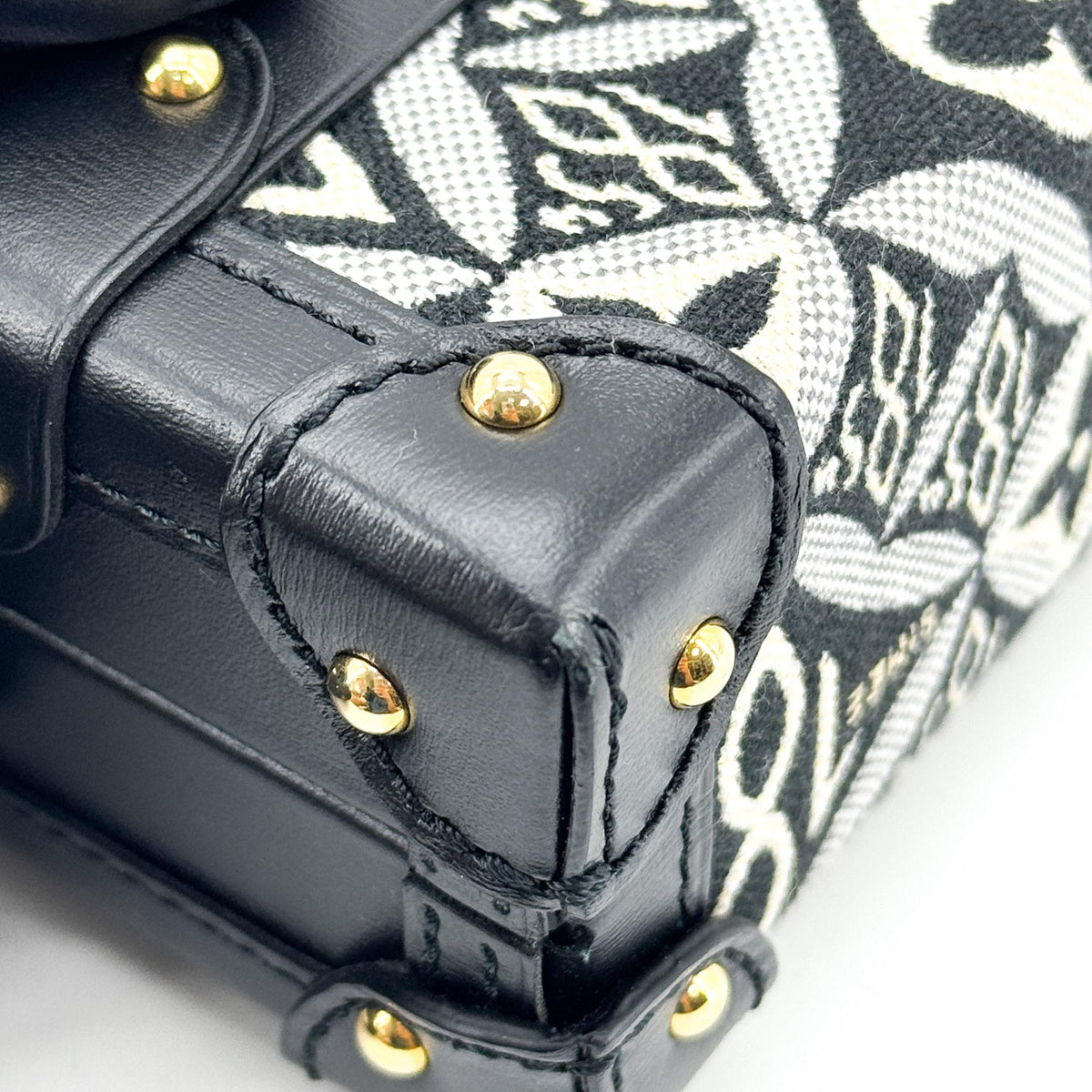 Burberry House Check Belted Tote Bag Beige Black