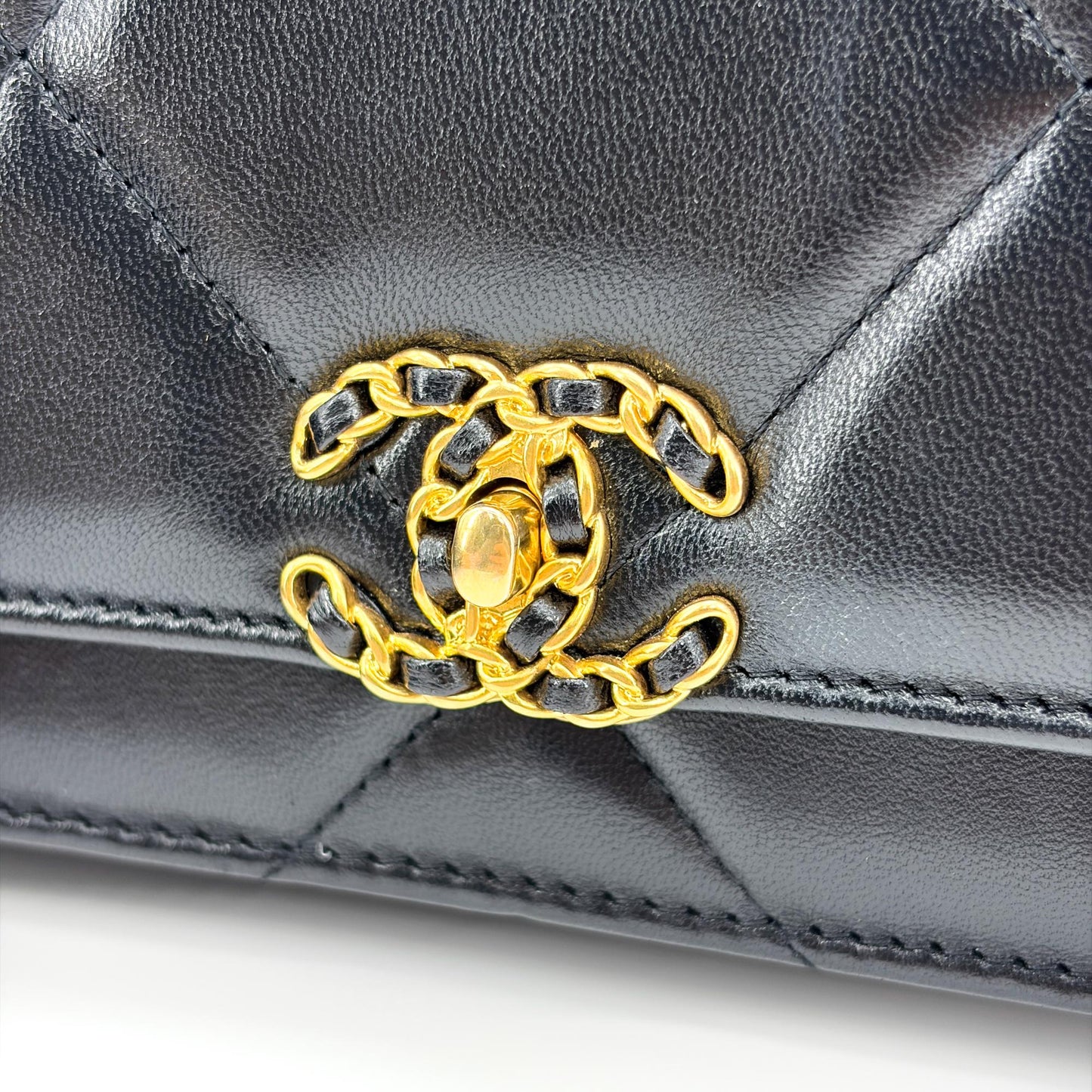 Chanel 19 Wallet on Chain Black