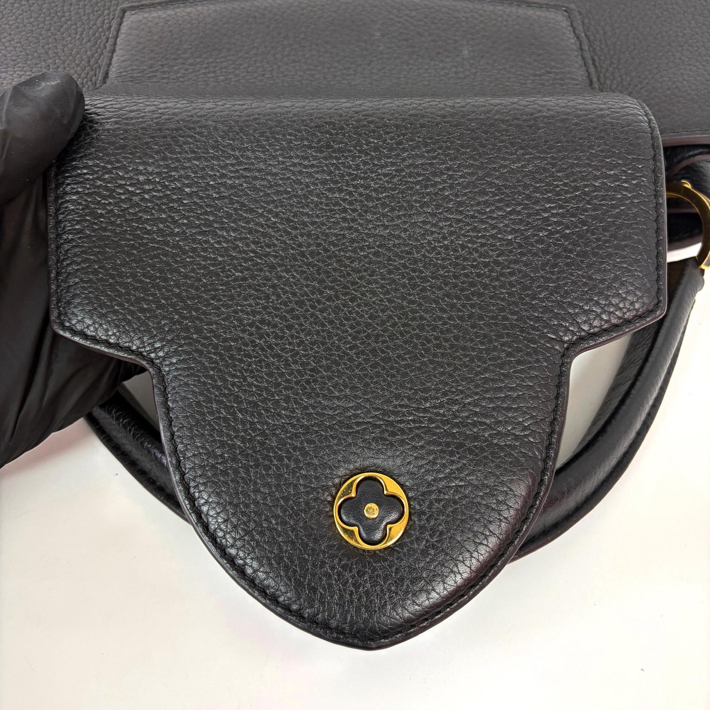 Louis Vuitton Capucines MM Noir Gold Hardware