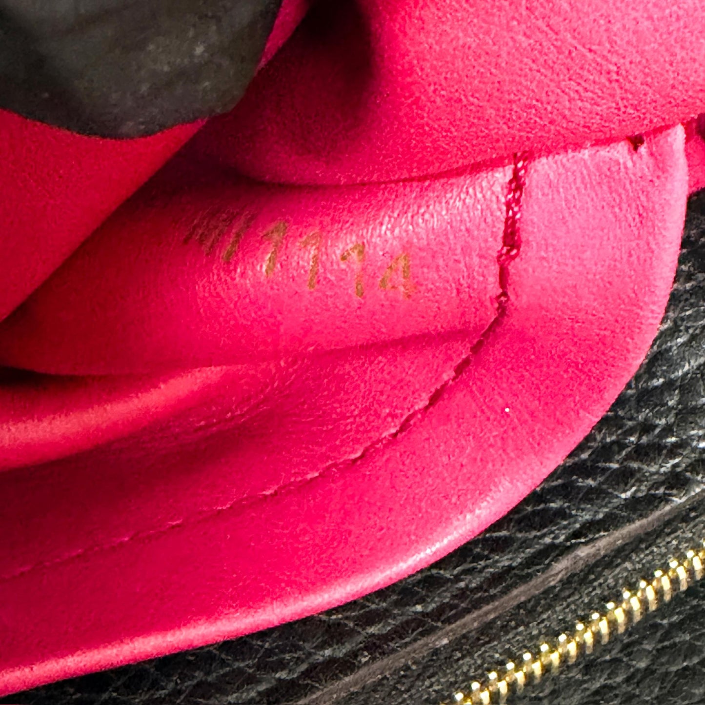 Louis Vuitton Capucines MM Noir Gold Hardware