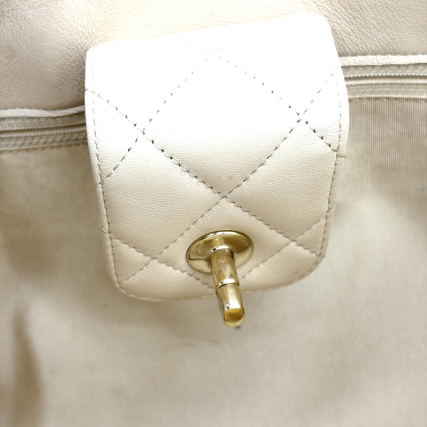 Chanel Quilted Chain Shoulder Tote Bag Beige Lambskin Gold Hardware