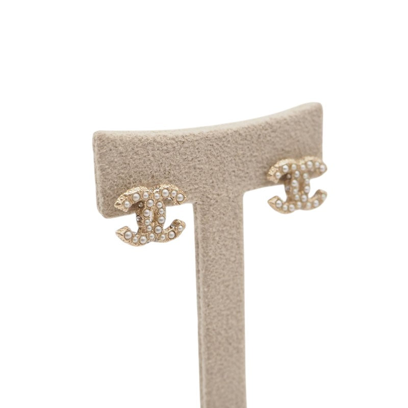 Chanel A64766 CC Logo Pearl Earrings