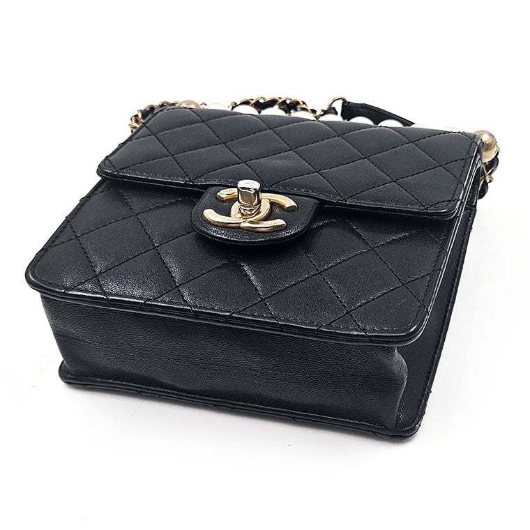 Chanel Pearl Flap Crossbody Bag (AS0584)